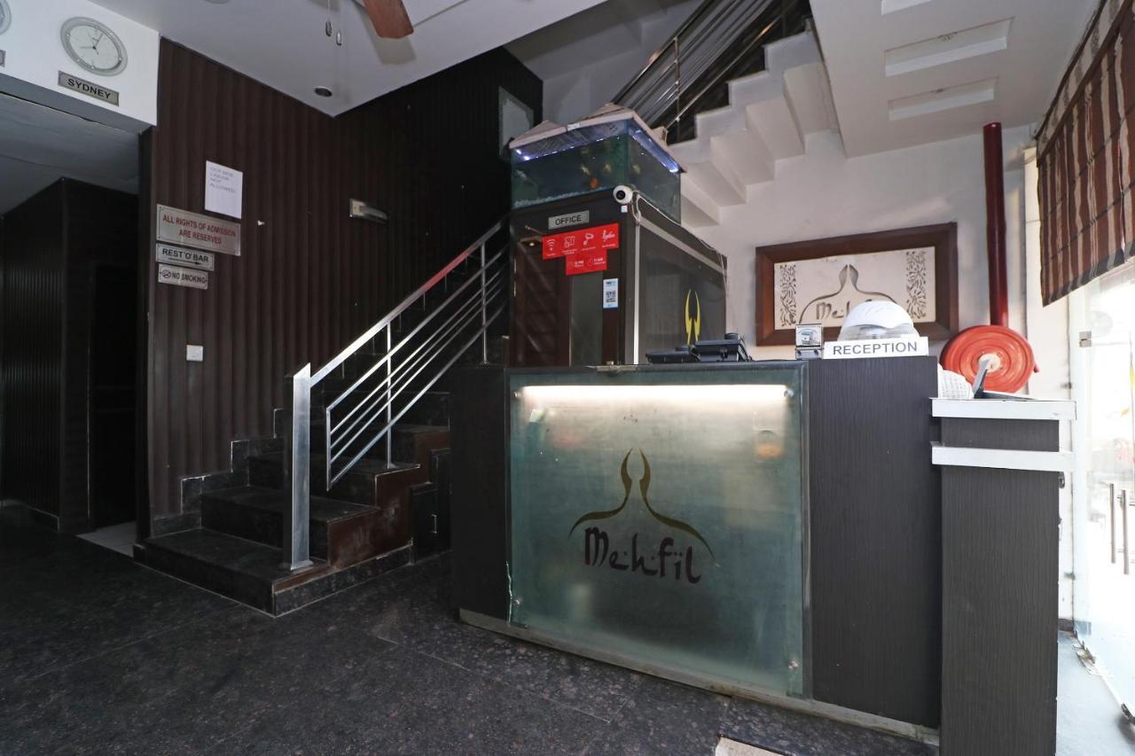 Oyo 22677 Hotel Mehfil Rajpura Bagian luar foto